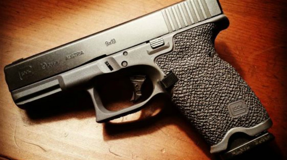 Feature | Girl Shooting Problems: Shooting With Small Hands | Pistol Grip Sizing