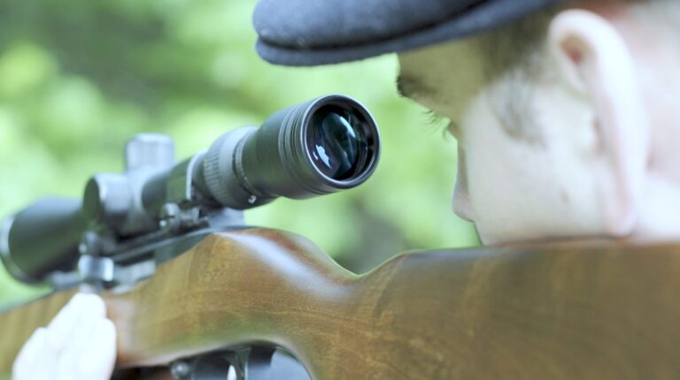man looking through scope with his eye | Stupid People With Guns: The Importance Of Proper Eye Relief | eye relief | eye relief calculation | Featured